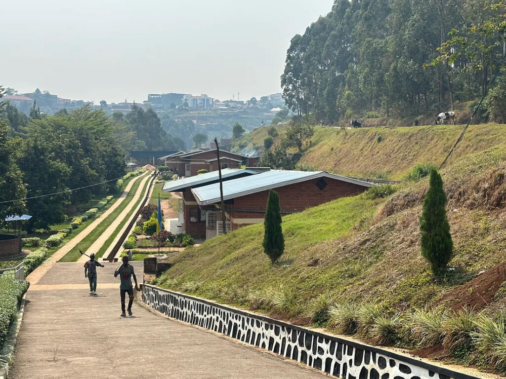 La Escuela Secundaria Técnica Mizero, uno de los centros públicos trabajando con las comunidades más vulnerables de Kamembe, en Ruanda, y base de la propuesta provincial para la creación de una Fe y Alegría en el país.