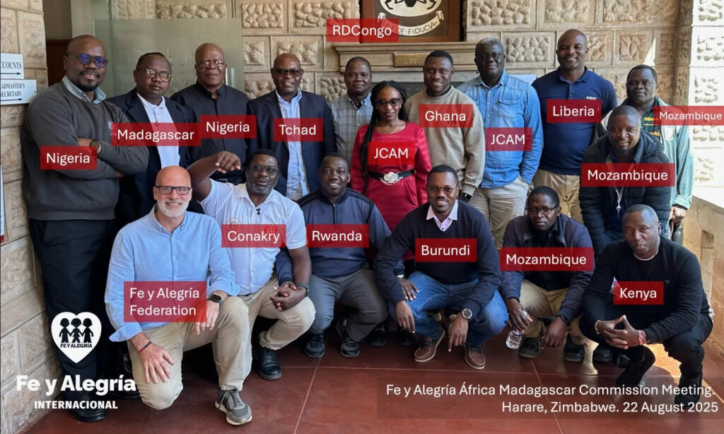 La Comisión de Fe y Alegría en África y Madagascar, acompañada por los responsables de JCAM y por líderes de proyectos educativos populares de países interesados en nuestro movimiento.