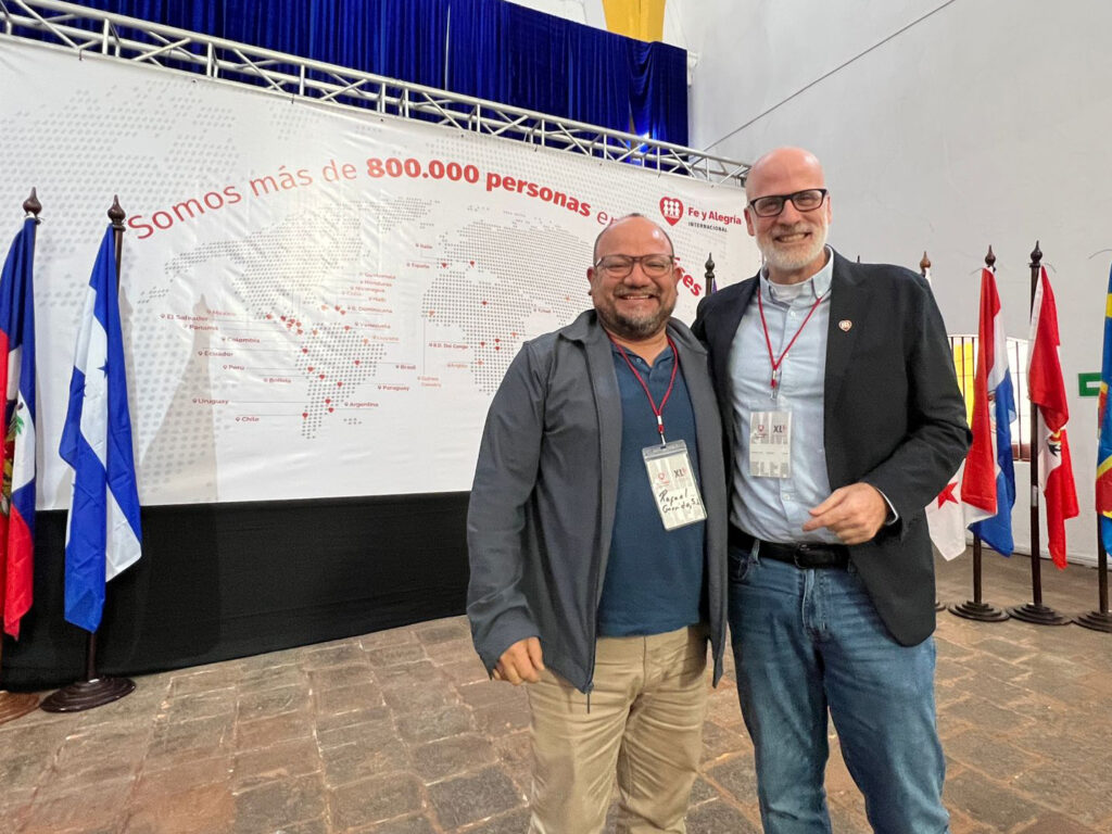 WhatsApp Image 2026-03-24 at 3.49.40 PM Rafael Garrido, SJ, ratifica a Daniel Villanueva, SJ, como Coordinador General de Fe y Alegría Internacional.