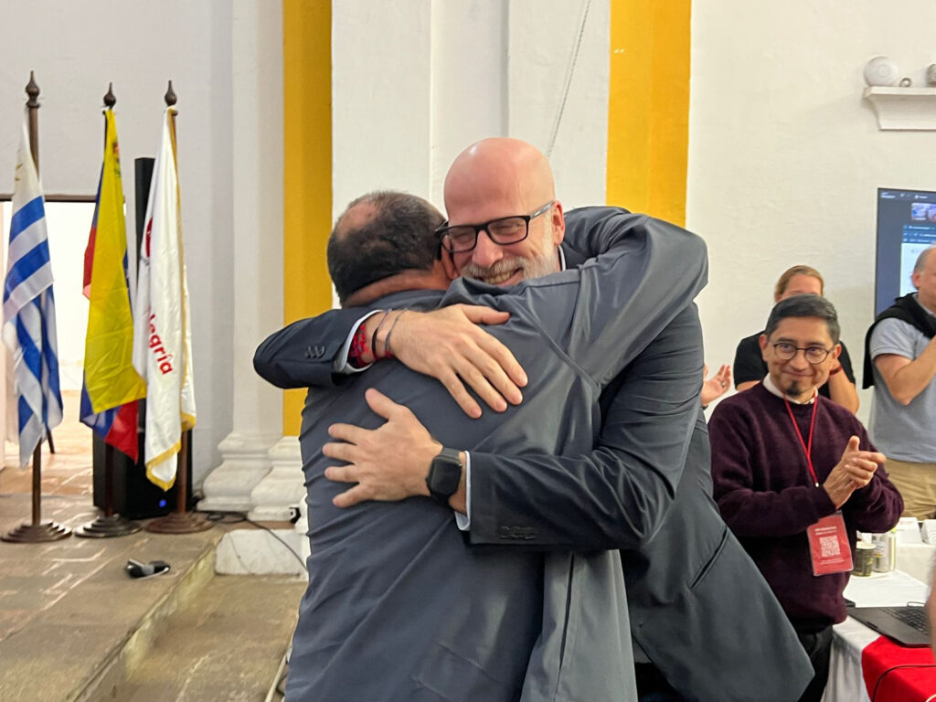 Rafael Garrido, SJ, anuncia la ratificaci&oacute;n de Daniel Villanueva, SJ, como Coordinador General de Fe y Alegr&iacute;a Internacional.