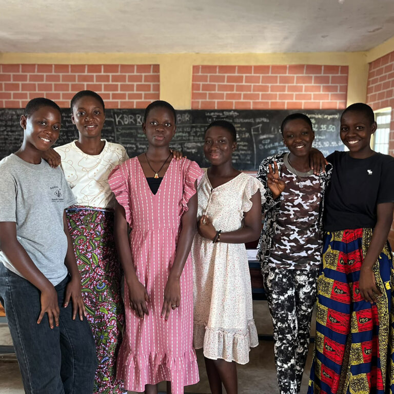 Las chicas construyen un futuro con igualdad en FyA Guinea