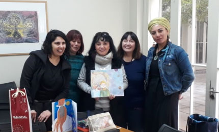 Bibliotecarias-realizan-curso-en-técnica-Pop-up