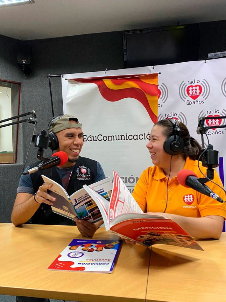 ¡Uno, dos, tres… al aire! Radio Fe y Alegría 50 años de pasión por la ...